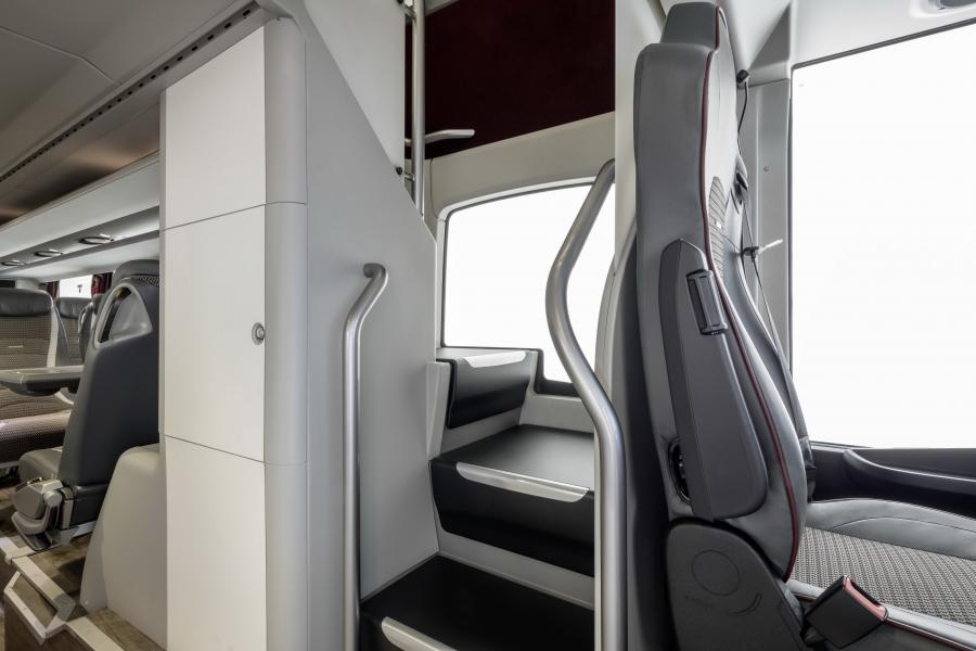 Интерьер Setra S 531 DT 2017 года  (фото 9 из 42)